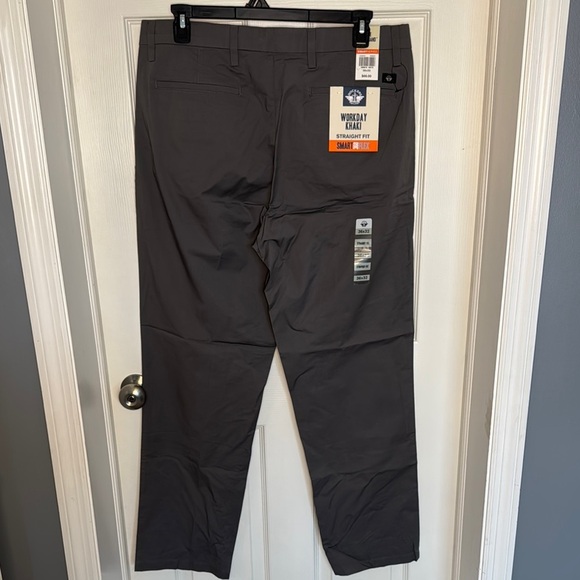 NWT Dockers Gray Chinos with Smart 360 Flex and Straight Leg - Picture 5 of 7